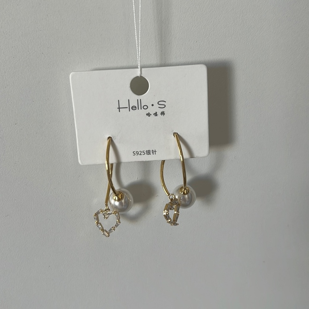 Hello.s earrings